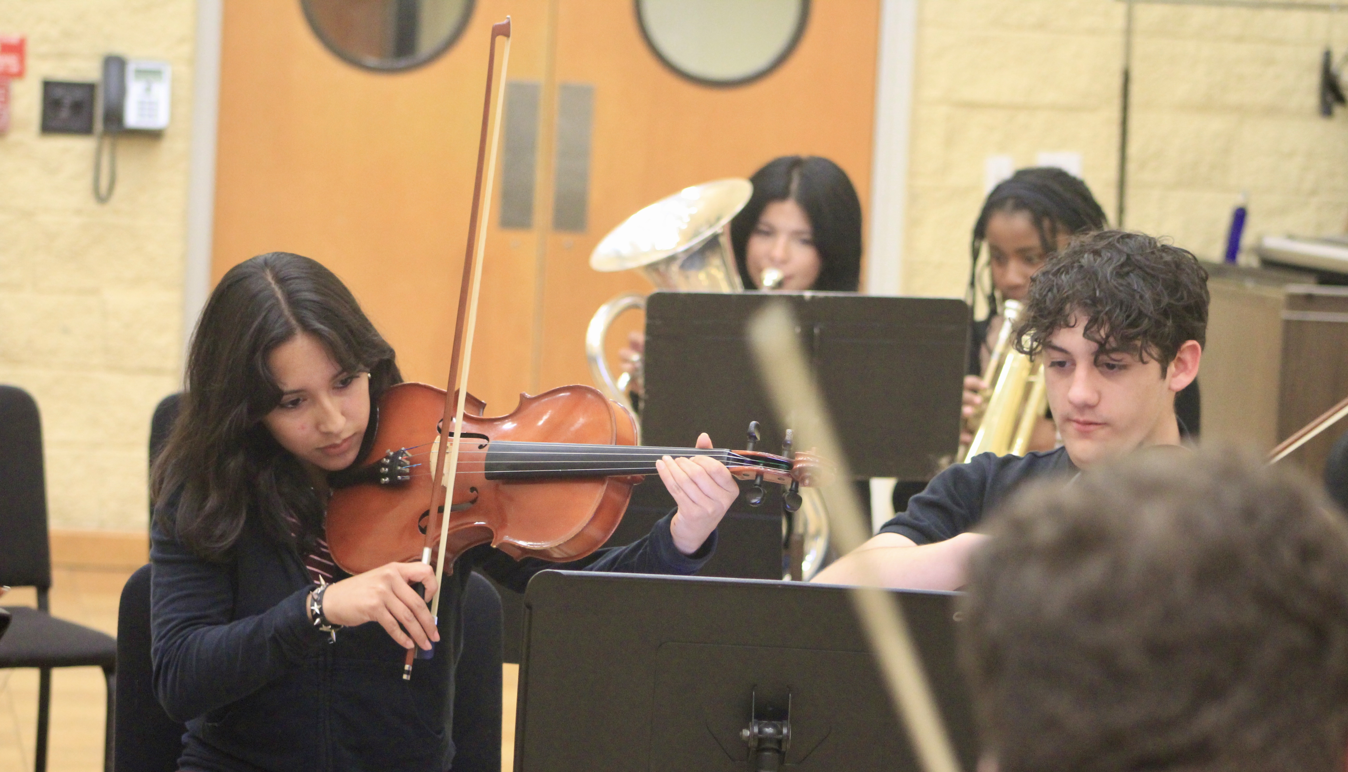 MUSICORE student violinist practicing