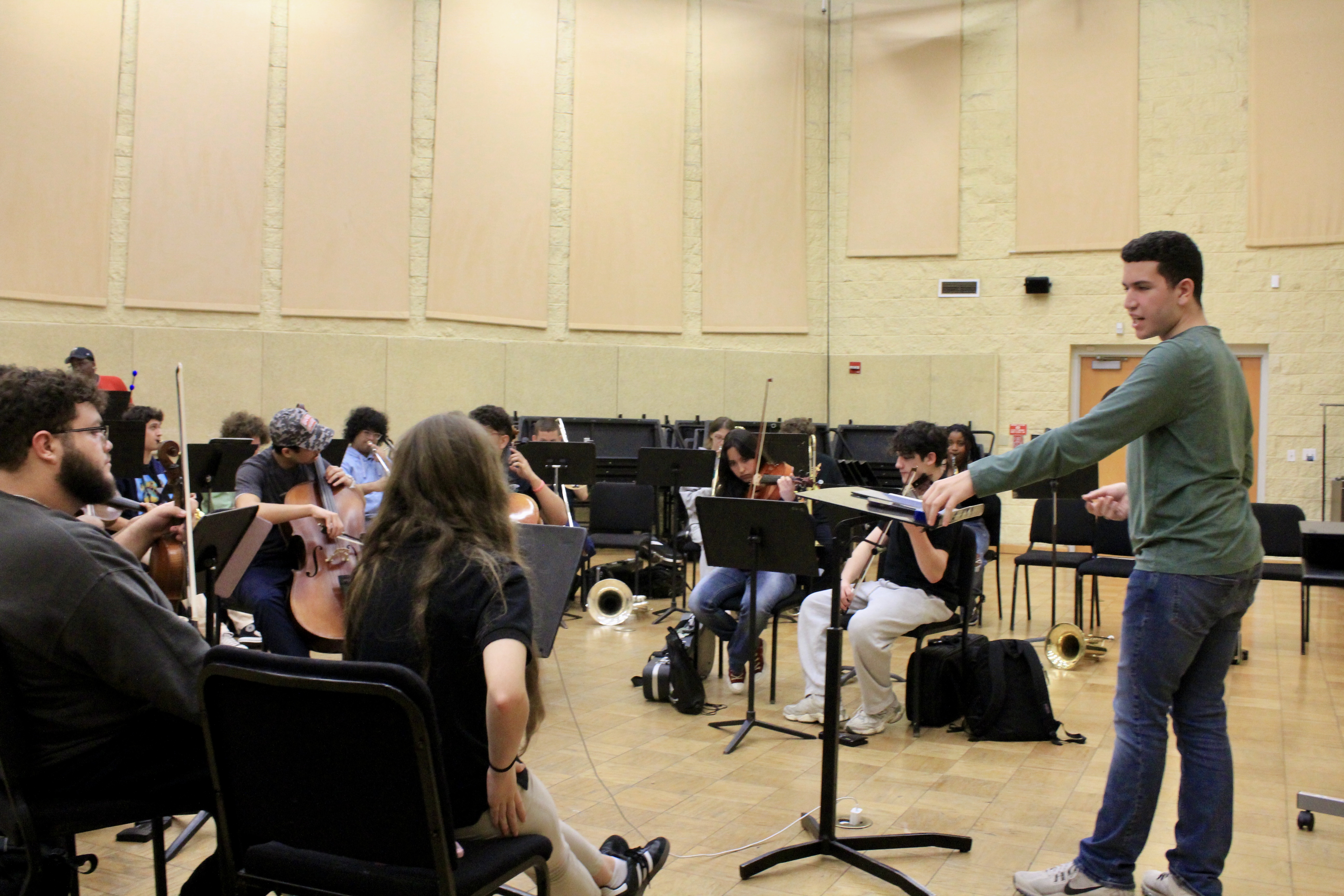 MUSICORE conductor leading rehearsal